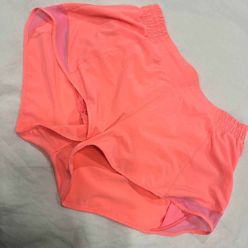 Lululemon hotty hot shorts size 8 HR 2.5 inseam